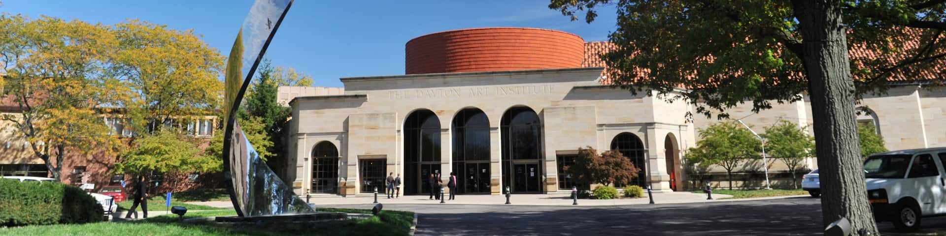 Dayton Art Institute ofreciendo arte al aire libre y un monumento