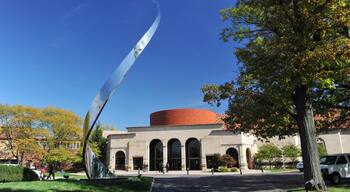 Dayton Art Institute showing a monument and outdoor art