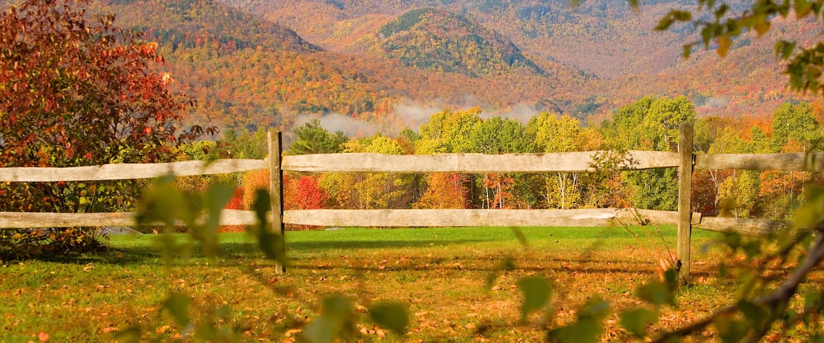 Vermont bevat herfstbladeren, bergen en landschappen