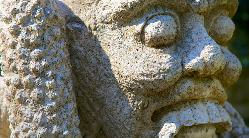 Giardino Botanico di Naples che include arte urbana e statua o scultura