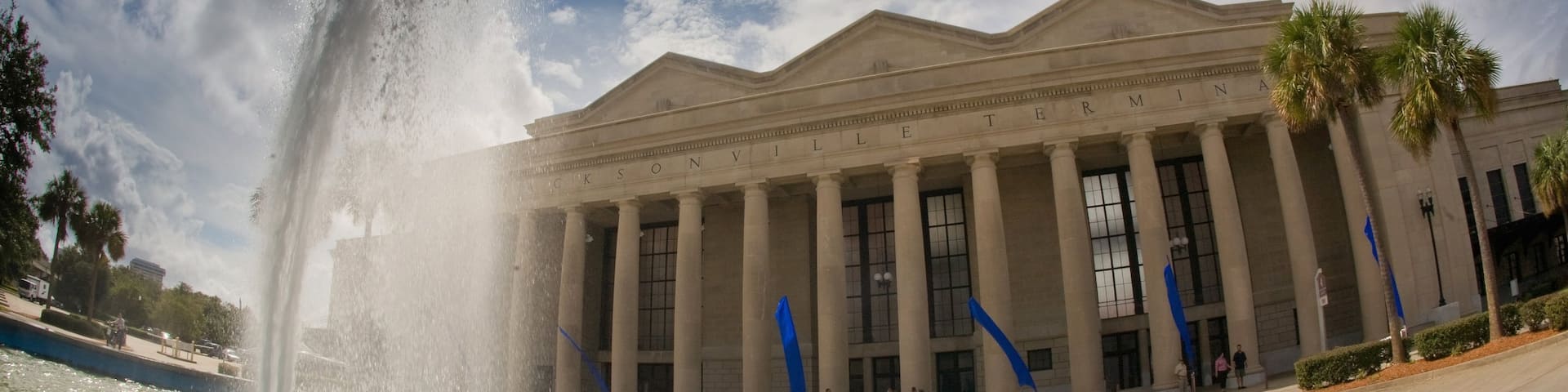 Prime F. Osborn Convention Center showing a fountain and heritage architecture