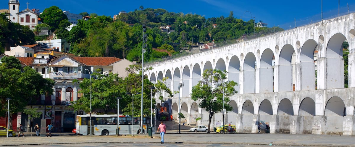 Lapa which includes heritage architecture and a square or plaza