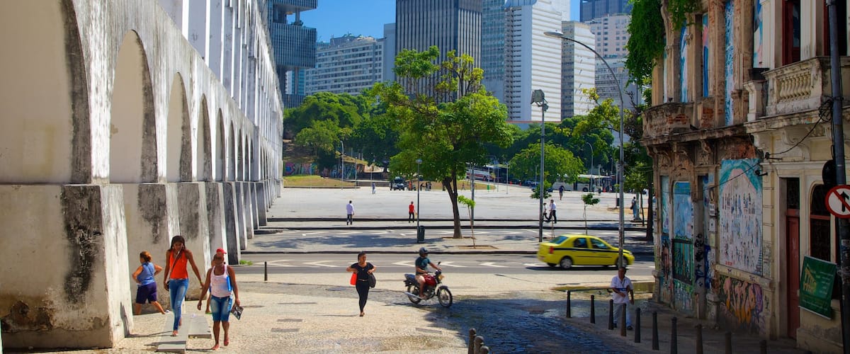 Lapa which includes a city and street scenes