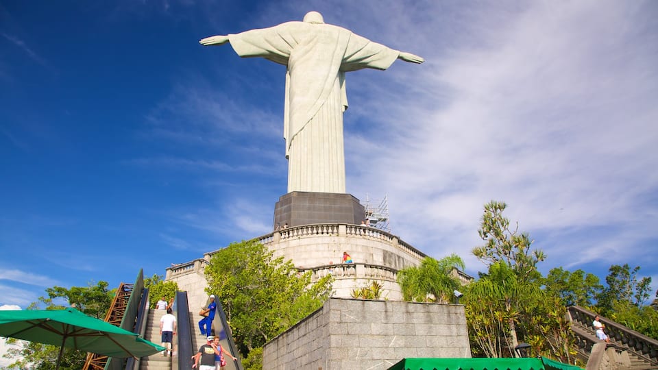 Corcovado which includes a statue or sculpture and a monument