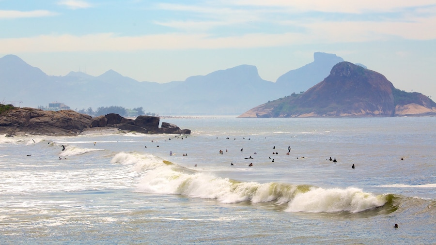 Prainha inclusief algemene kustgezichten en surfen