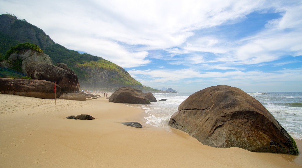 Prainha which includes a sandy beach