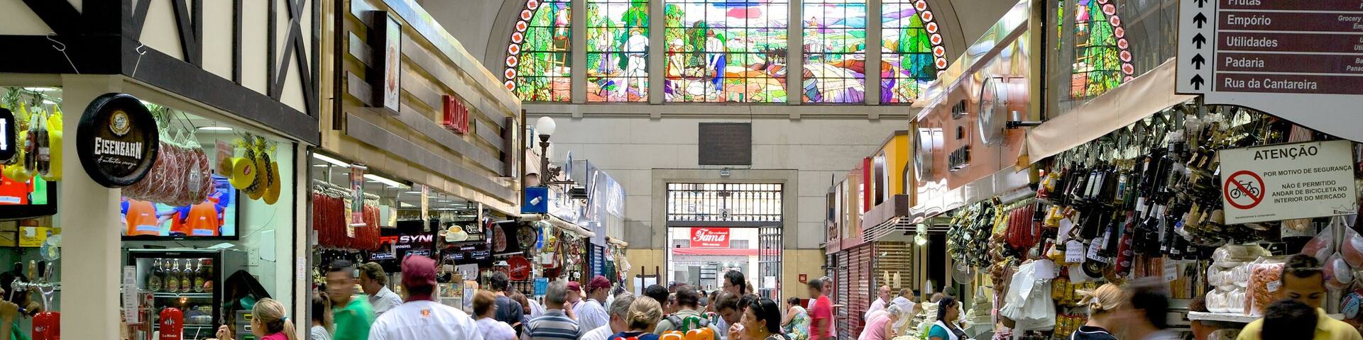 Mercado Municipal which includes markets, interior views and cafe scenes