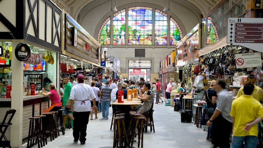 Mercado Municipal featuring cafe lifestyle, markets and interior views
