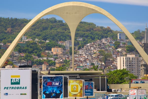 Anhembi Sambadrome mit einem Stadt und Beschilderung