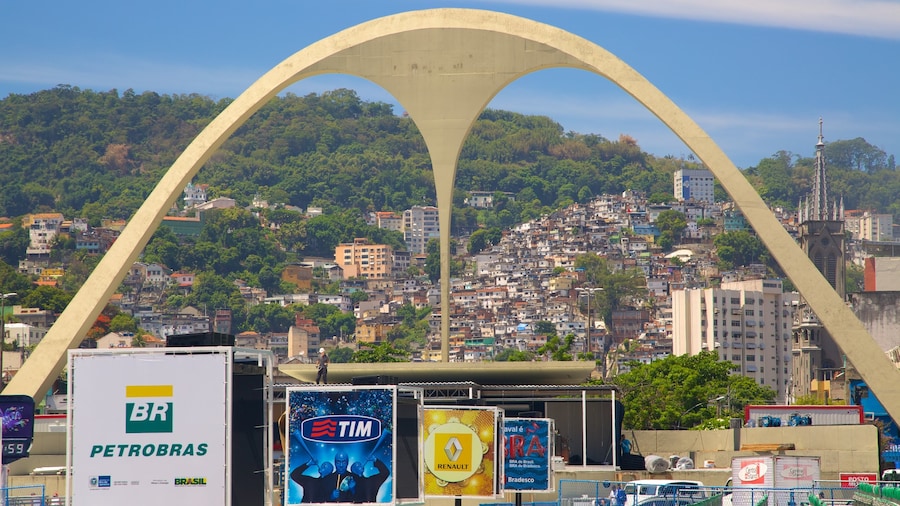 Anhembi Sambadrome featuring signage and a city