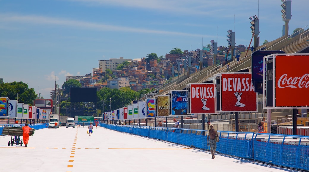 Sambódromo do Anhembi que inclui sinalização