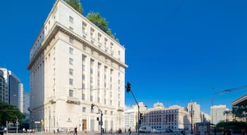 Mairie de São Paulo mettant en vedette scènes de rue et ville