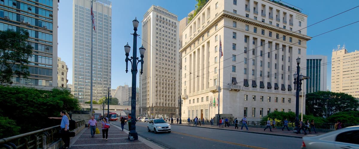 City Hall which includes a city and street scenes