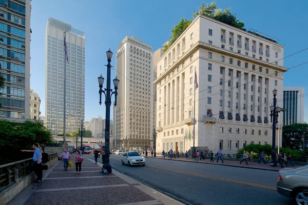 City Hall which includes street scenes and a city
