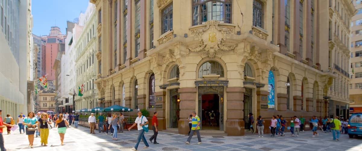 Centro Cultural Banco de Brasil ofreciendo escenas urbanas y patrimonio de arquitectura y también un gran grupo de personas