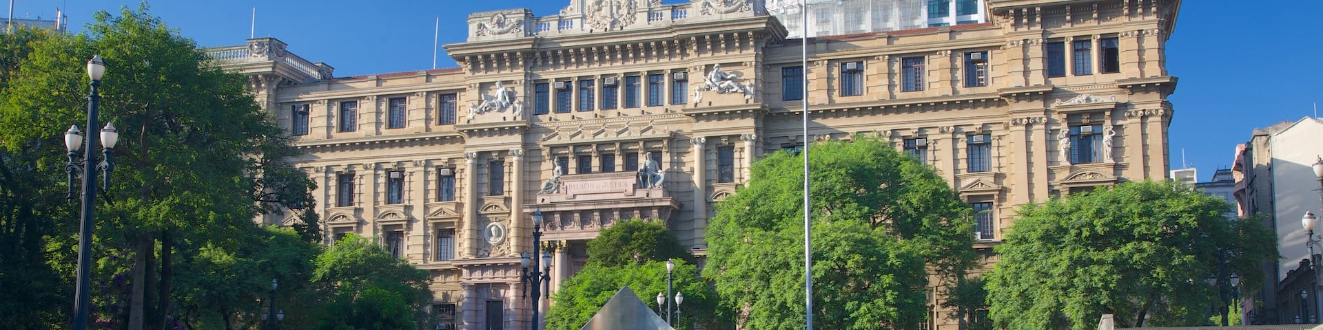 Sao Paulo showing heritage architecture and a fountain
