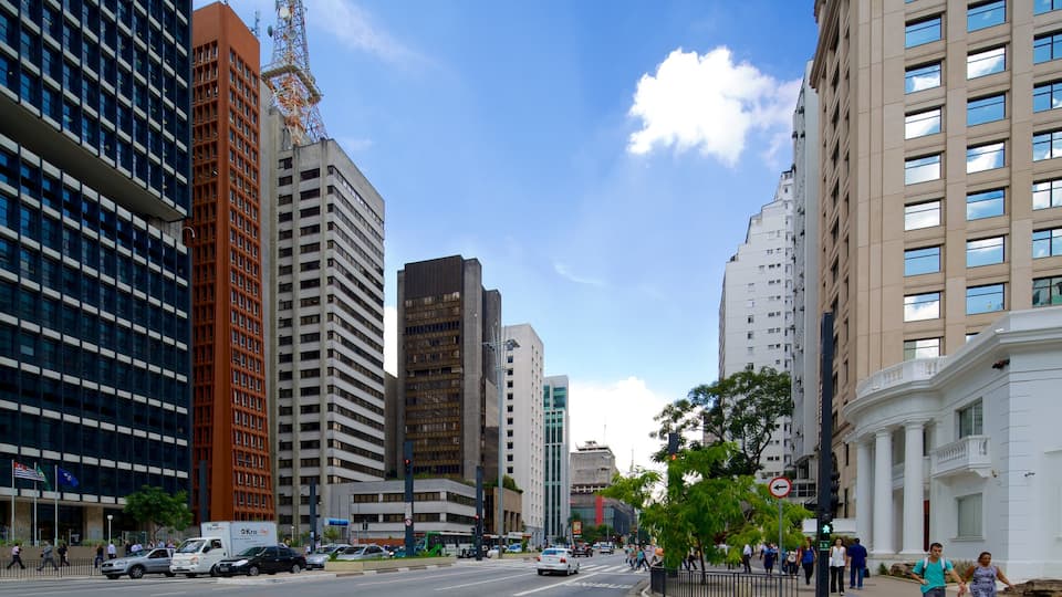 Avenida Paulista ofreciendo escenas cotidianas y una ciudad