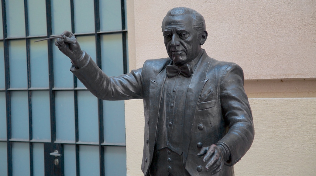 Sala São Paulo welches beinhaltet Statue oder Skulptur