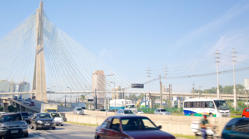 Octavio Frias de Oliveira Bridge which includes a bridge and street scenes