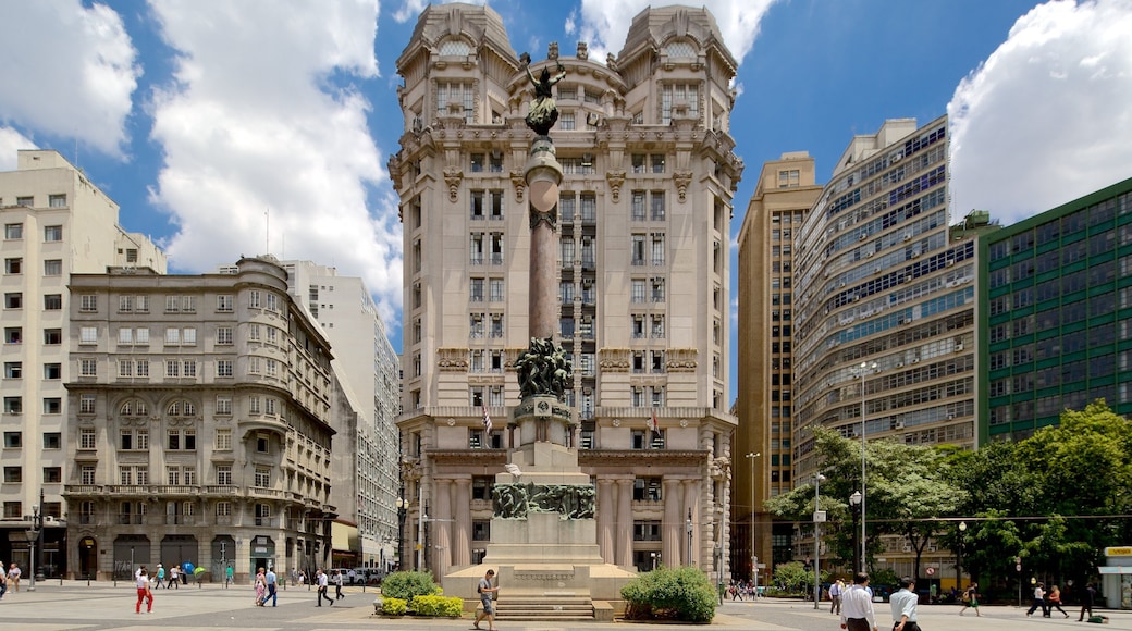 Sao Paulo which includes street scenes, a city and heritage architecture