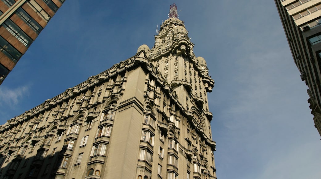 Montevideo which includes heritage architecture and a high-rise building