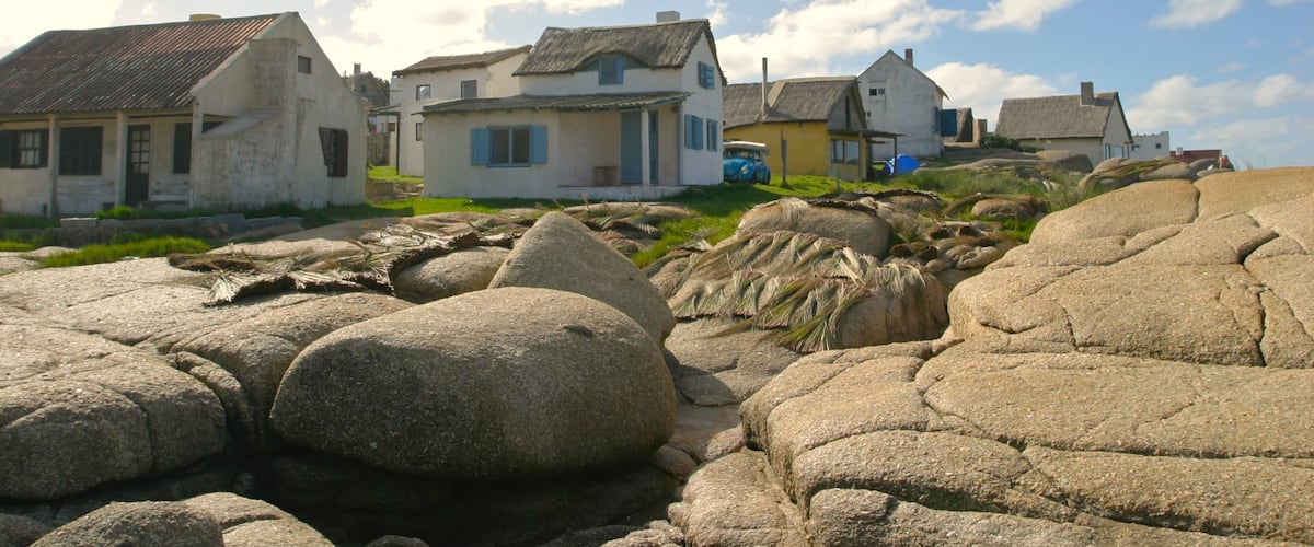 Punta del Diablo inclusief een klein stadje of dorpje en een huis