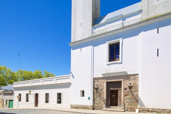 Kirche Matriz del Santísimo Sacramento das einen Kleinstadt oder Dorf, historische Architektur und Straßenszenen