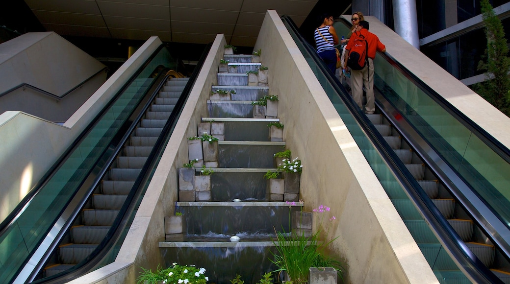 Recoleta showing modern architecture