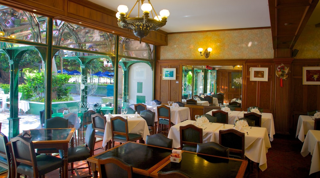 Recoleta featuring interior views