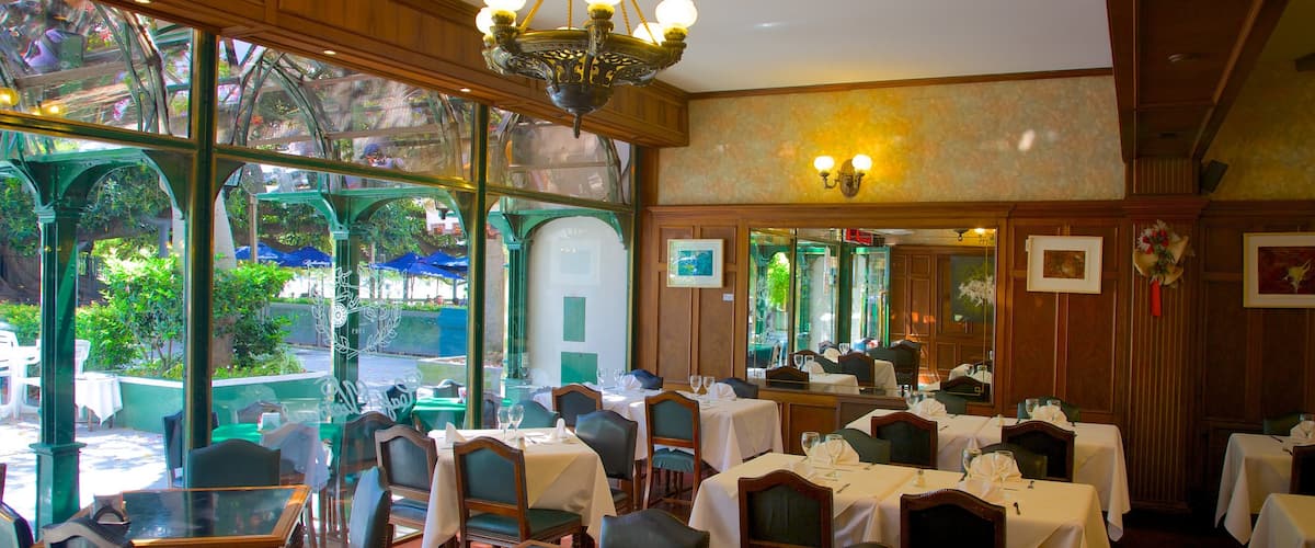 Recoleta showing interior views