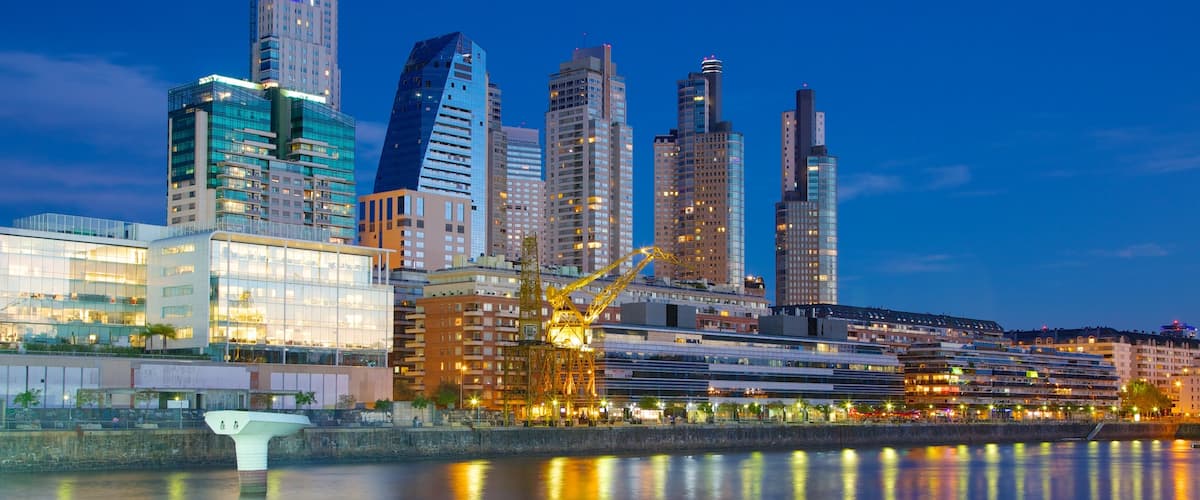 Puerto Madero featuring taivas, joki tai puro ja kaupunki