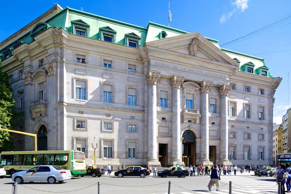 Place du mai montrant scĂšnes de rue, ville et patrimoine architectural