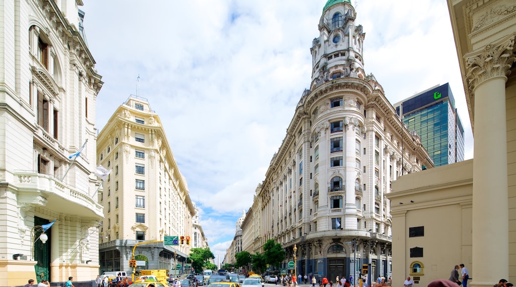 Plaza de Mayo mostrando una ciudad y patrimonio de arquitectura