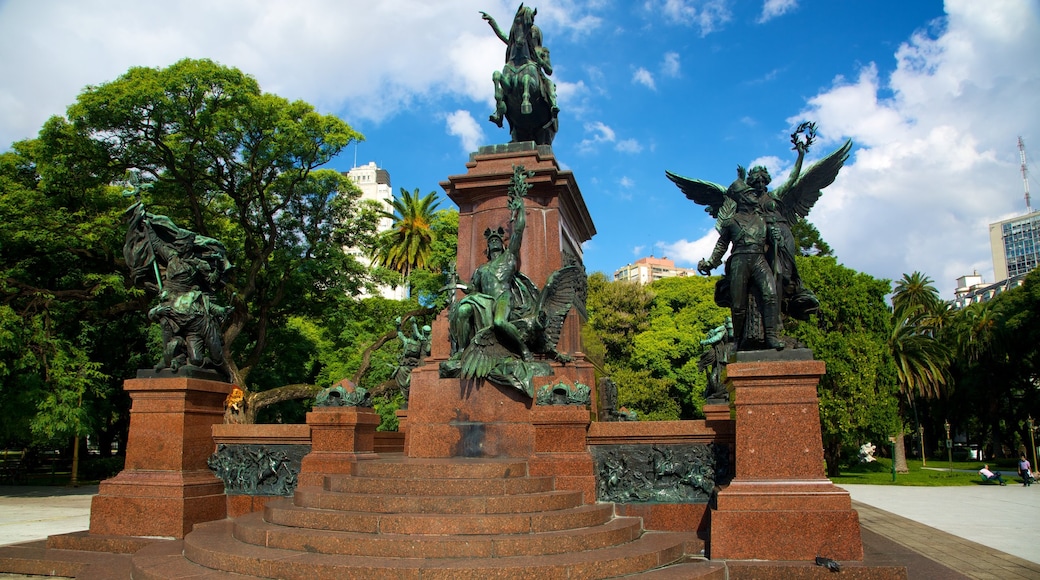 Plaza San Martin presenterar ett torg och en staty eller skulptur