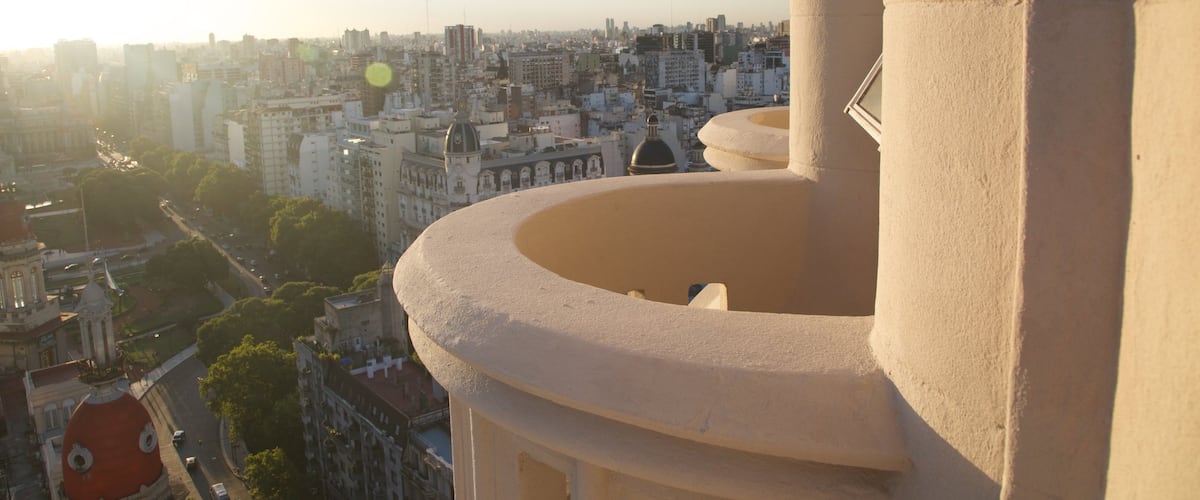 Edificio Barolo que incluye una ciudad