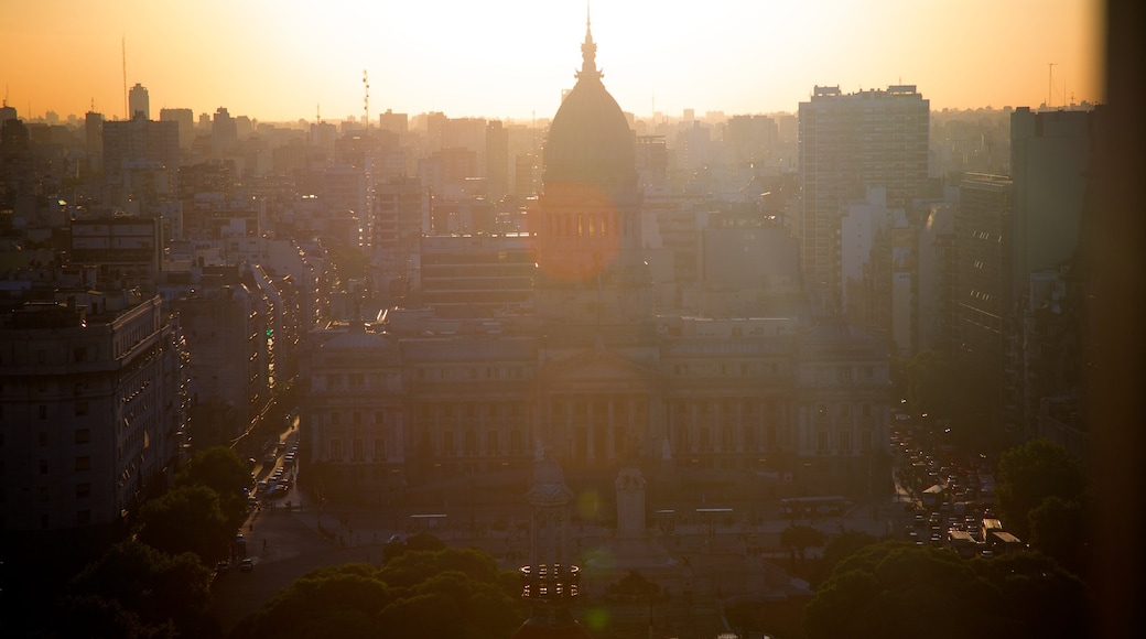 Edifício Barolo mostrando uma cidade e um pôr do sol