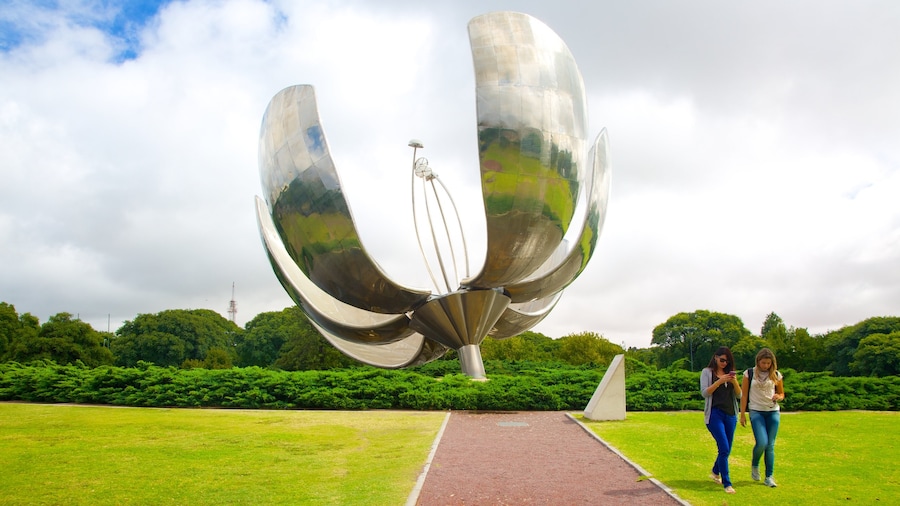 Buenos Aires showing outdoor art, a park and modern architecture