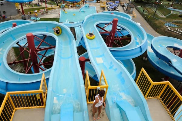 East Park showing a water park