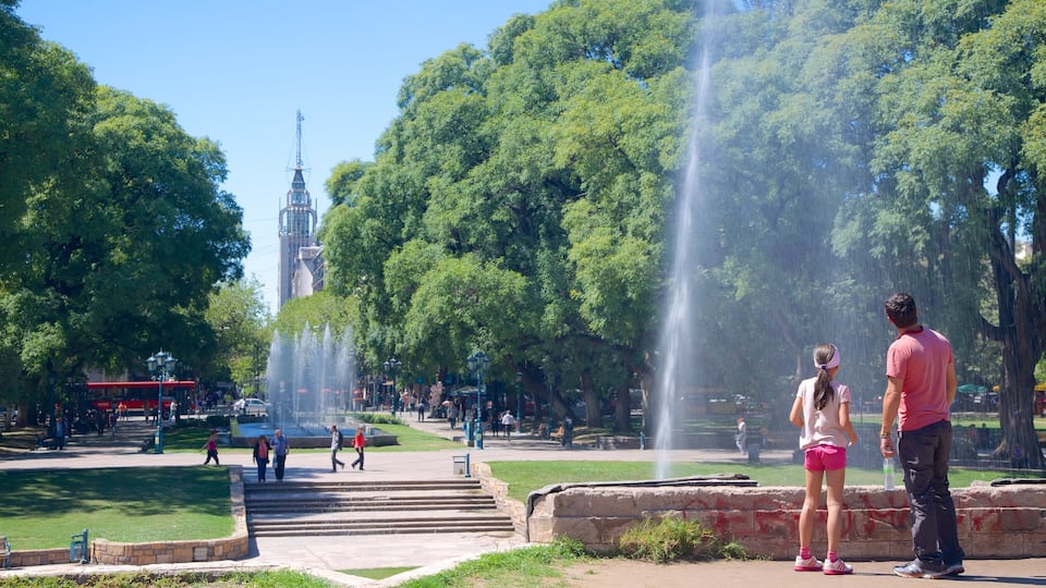 Independence Square which includes a square or plaza and a fountain