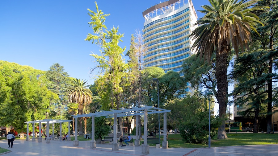 Plaza Italia mostrando città e piazza