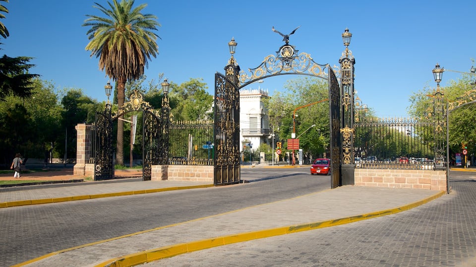 Region vitivinícola de Mendoza ofreciendo elementos patrimoniales