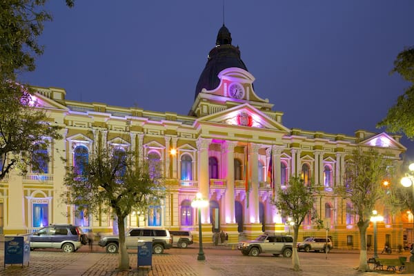 Plaza Murillo mettant en vedette patrimoine architectural, square ou place et scĂšnes de nuit