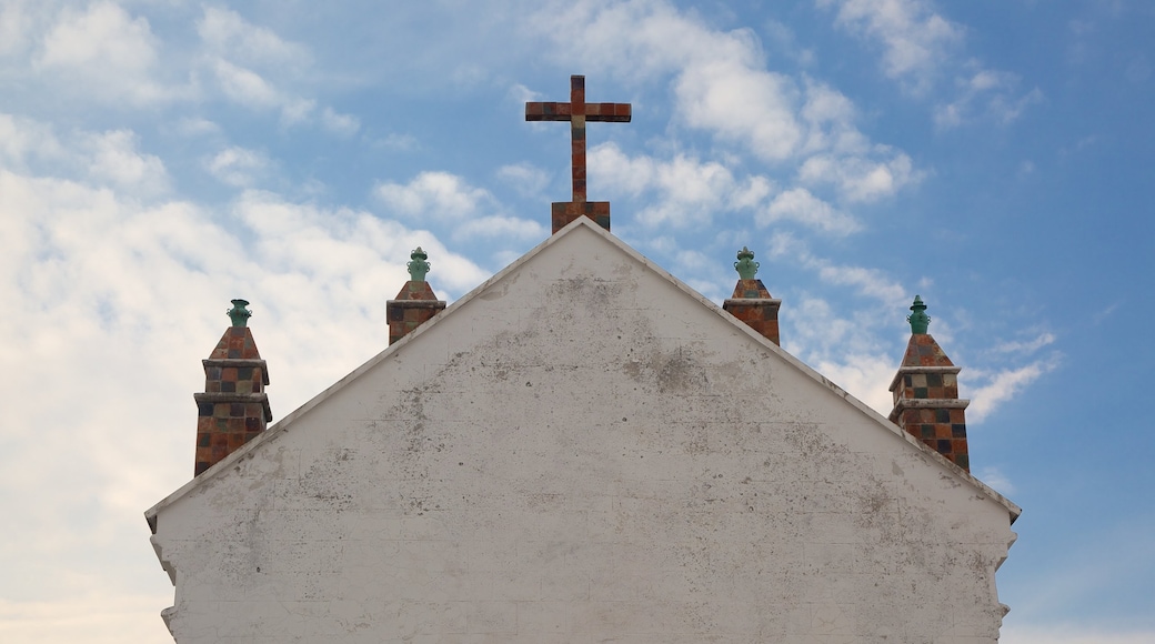 Kathedraal van Copacabana inclusief religieuze elementen en een kerk of kathedraal