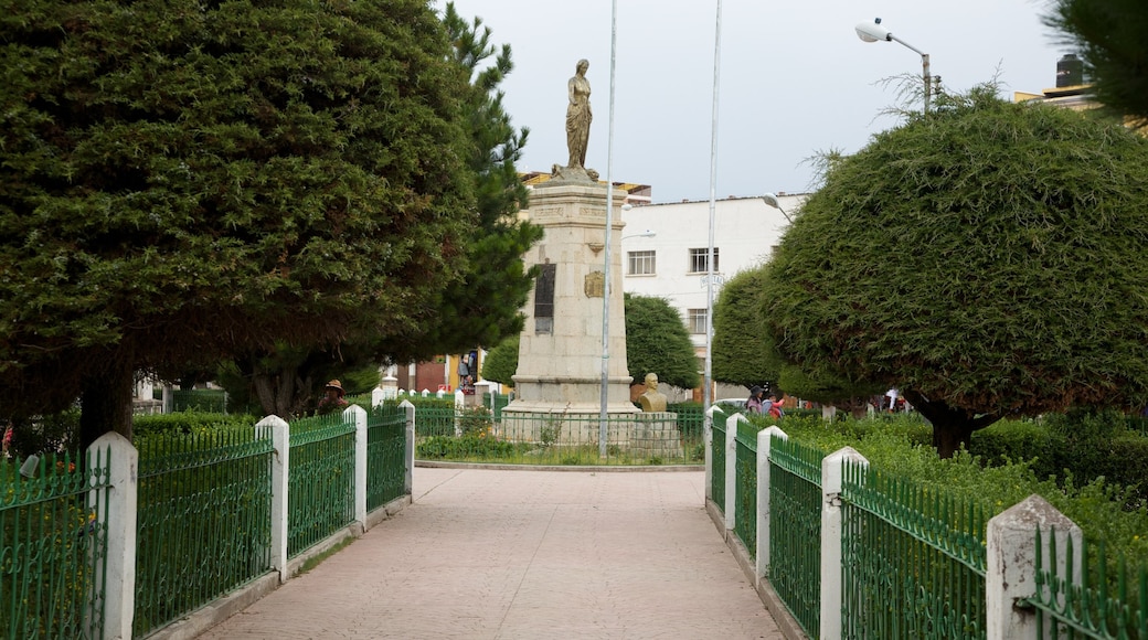 Praça principal mostrando um parque