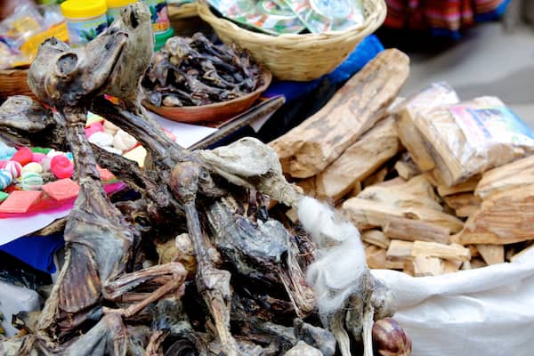 Marché des SorciÚres mettant en vedette nourriture