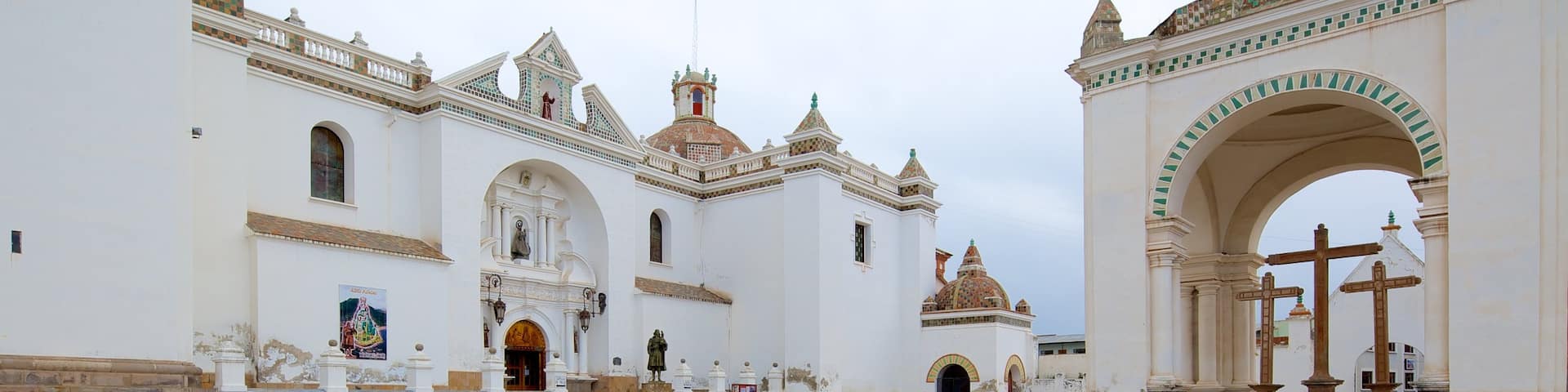Copacabana Cathedral showing religious aspects, a church or cathedral and heritage architecture