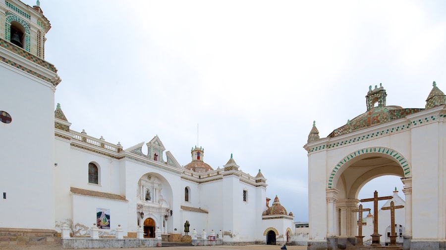 Copacabana Cathedral which includes religious aspects, heritage architecture and a church or cathedral