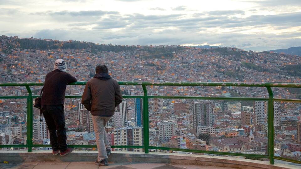 La Paz que inclui paisagens e uma cidade