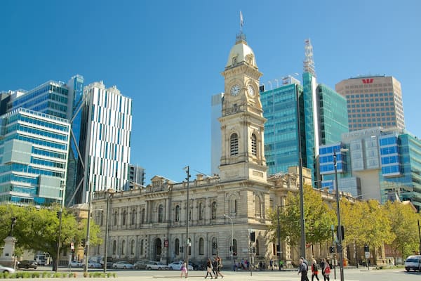 Victoria Square which includes a city and heritage architecture