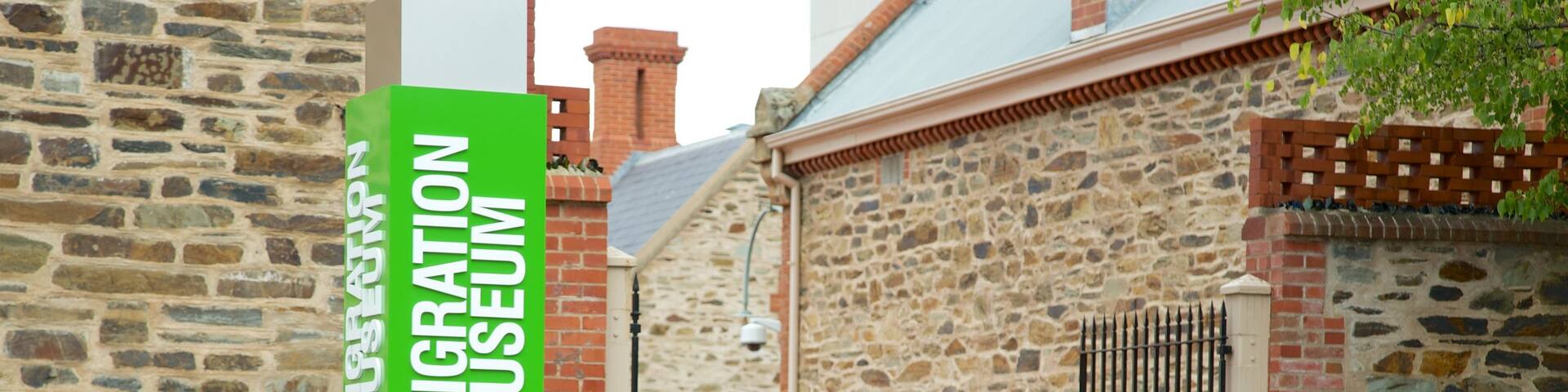 Migration Museum welches beinhaltet Beschilderung